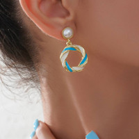 گوشواره تیتانیوم مدل حلقه ای دورنگ‌ ( سفید و آبی )