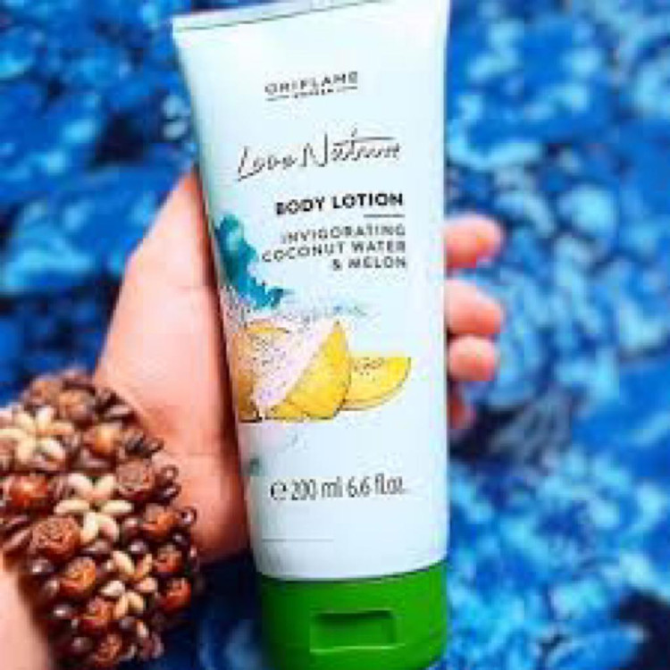 لوسیون بدن طالبی و آب نارگیل لاونیچر اوریفلم