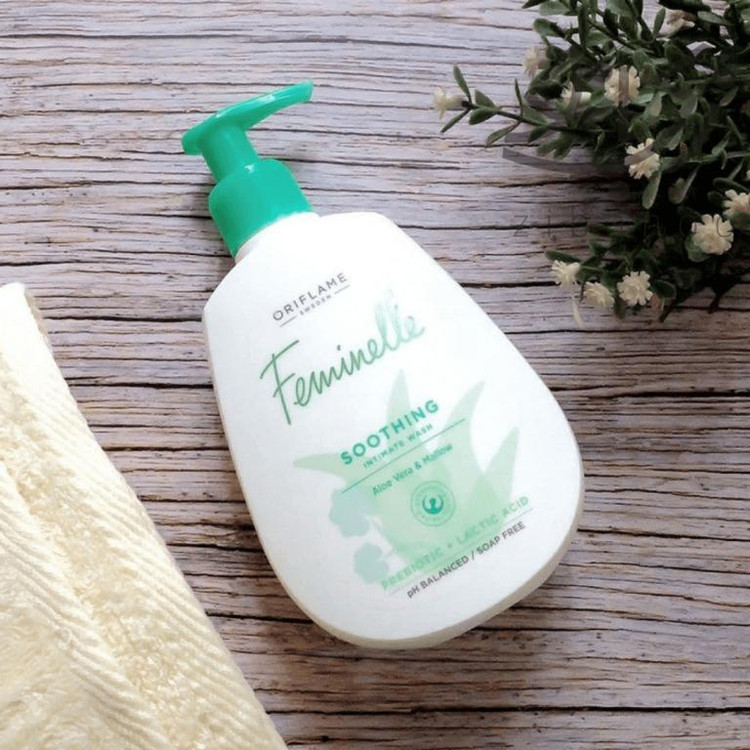 ژل بهداشتی بانوان آلوئه ورا و گل ختمی فمینله اوریفلیم 34499