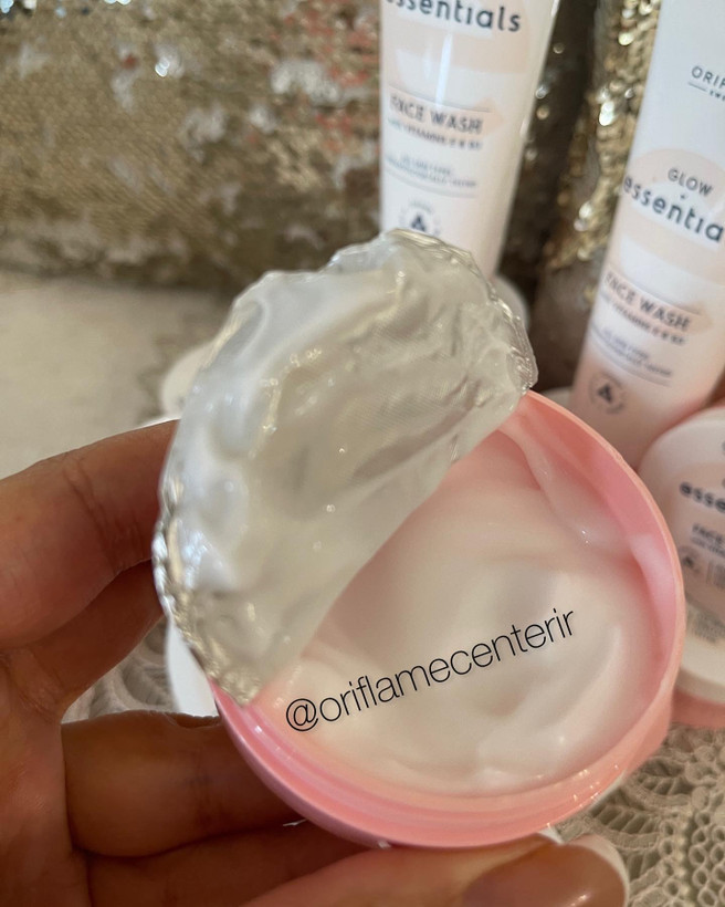 کرم نرم کننده صورت اسنشالز با ویتامین E & B3 Essentials