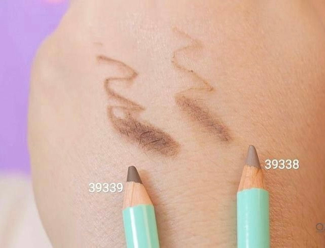 مداد ابرو OnColour 39338 رنگ قهوه ای طبیعی