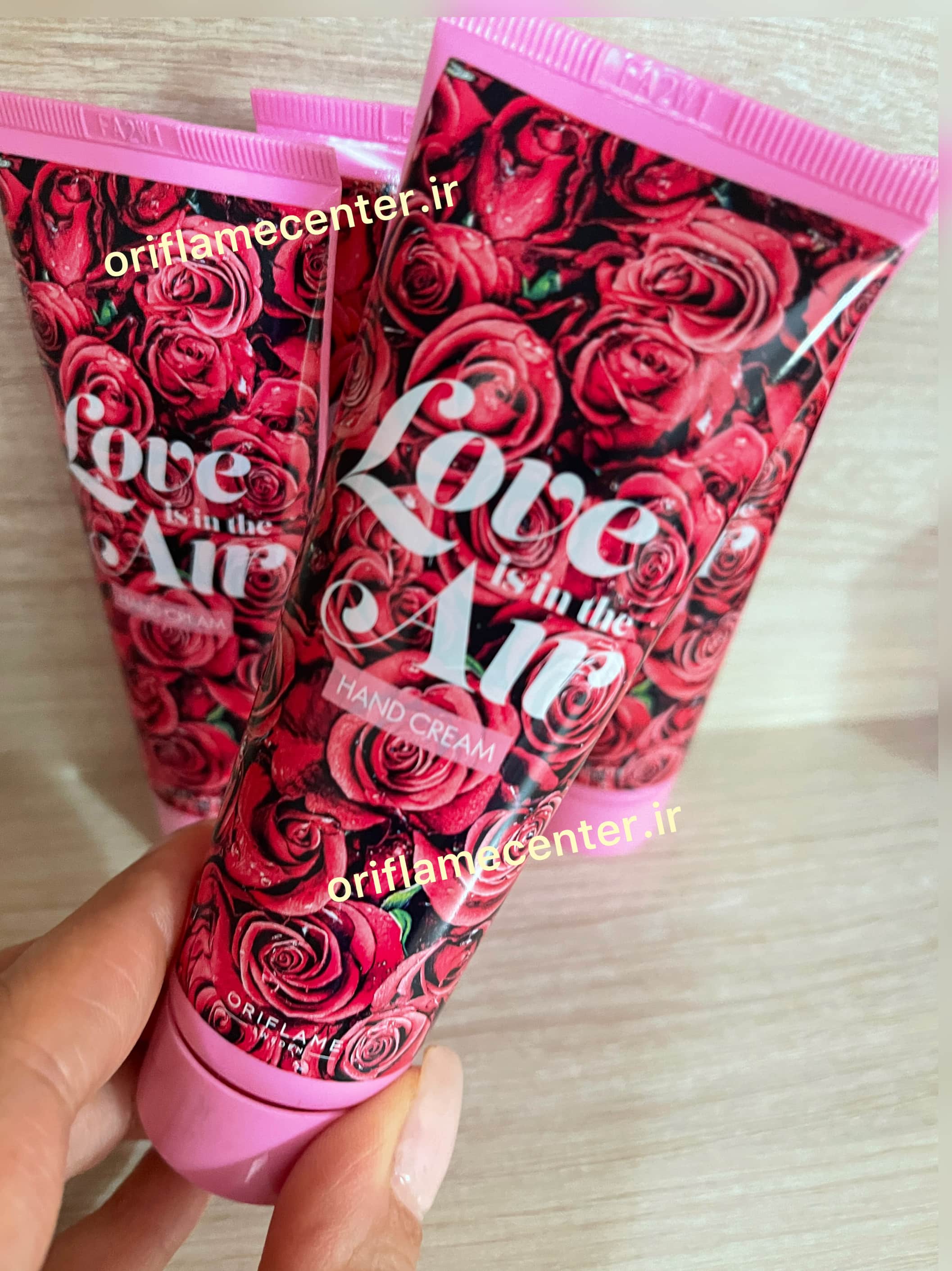 کرم دست لاو ایز این د ایر 38484