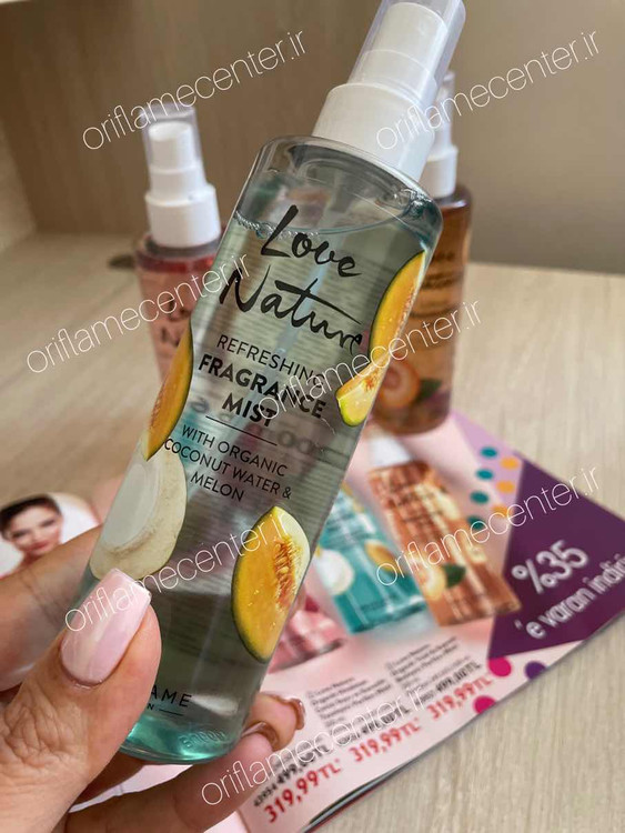 اسپری بدن معطر و طراوت بخش حاوی خربزه و آب نارگیل ارگانیک لاو نیچر اوریفلیم _43956