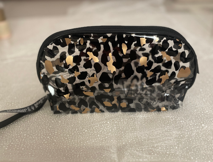 کیف آرایشی طلقی پلنگی ویکتوریا سکرت ( مشکی - طلایی)