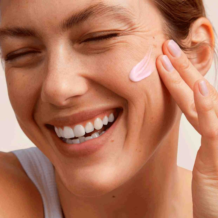 کرم صورت سوئیت دیلایت تمشک لاونیچر 4654۰