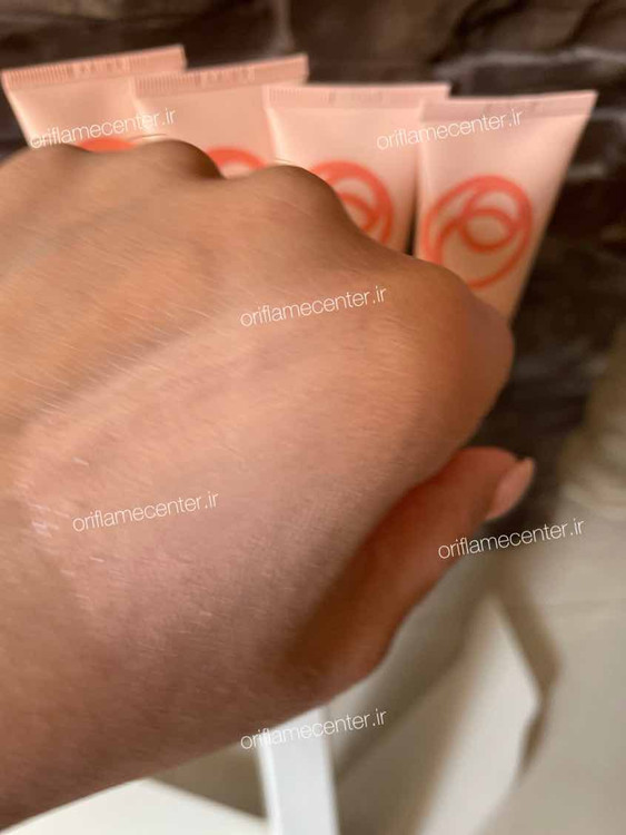 کرم پودر آنکالر هلویی اوریفلم با روغن هلو 3929۲