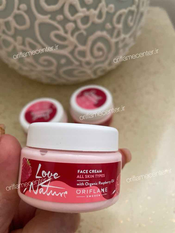 کرم صورت سوئیت دیلایت تمشک لاونیچر 4654۰