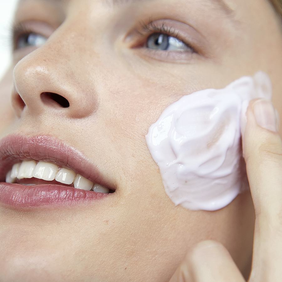 ماسک صورت مغذی لاونیچر اوریفلم با عصاره گل موز و میوه آکای اورگانیک 4673۴