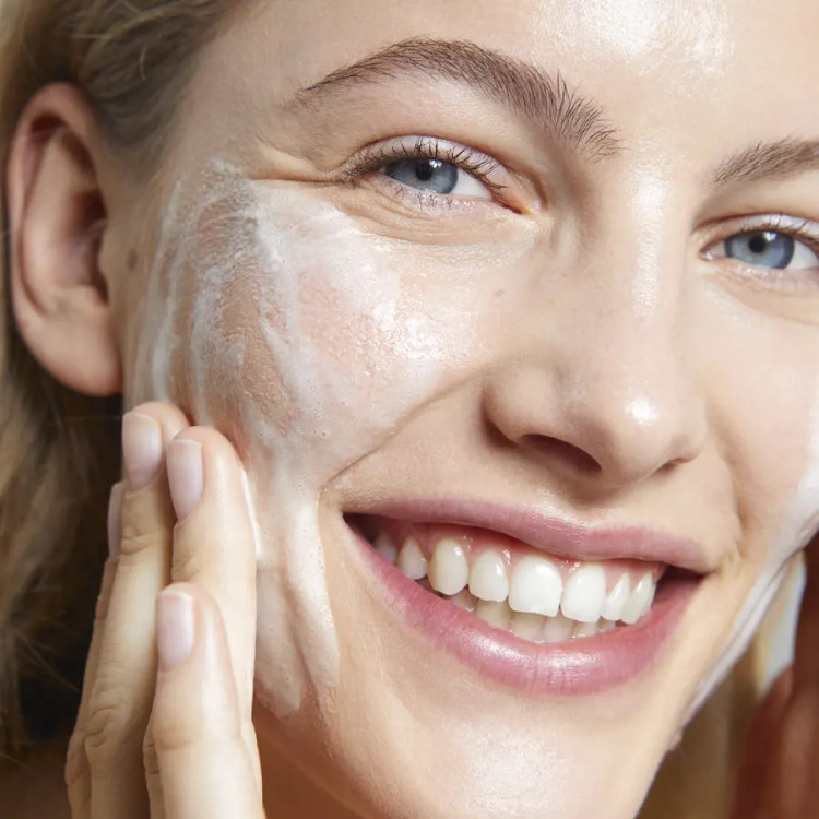 ژل شستشو صورت آلوورا و آناناس لاونیچر 46070