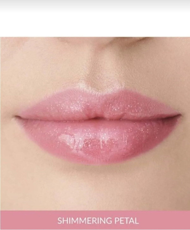 روغن لب درخشان و مغذی Avon (۷.