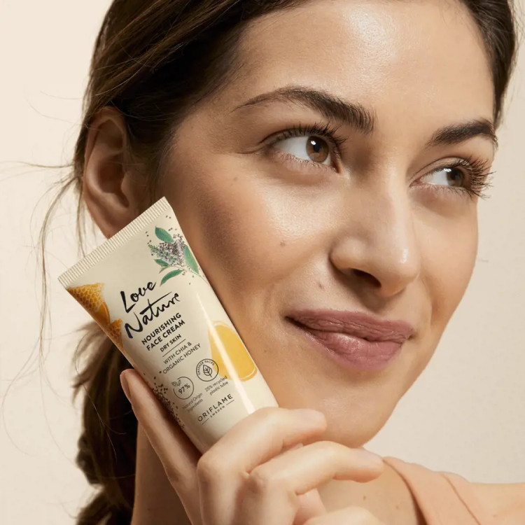 کرم صورت مغذی عصاره چیلا و عسل اورگانیک لاونیچر 46999 ۵۰میل