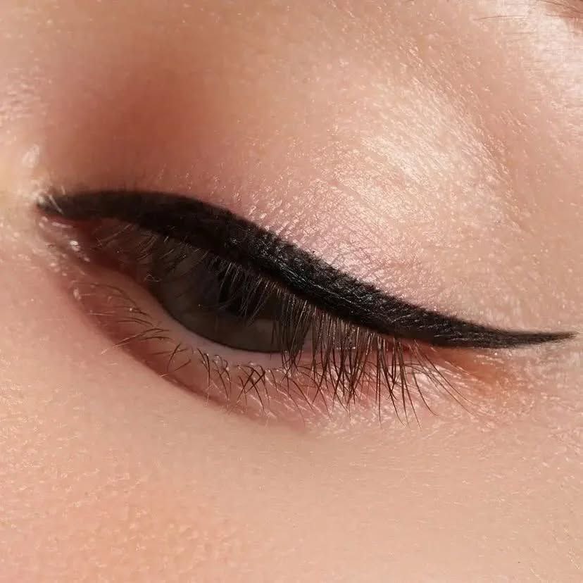 خط چشم ماژیکی  ضدآب اورجینال پیرکاردین _ ۱گرم