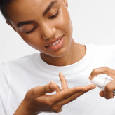 سرم روشن کننده و ضد لک اپتی اپتیمالز ایون اوت ۴۵۲۴۸