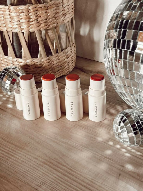 رژگونه استیکی فارماسیFarmasi.