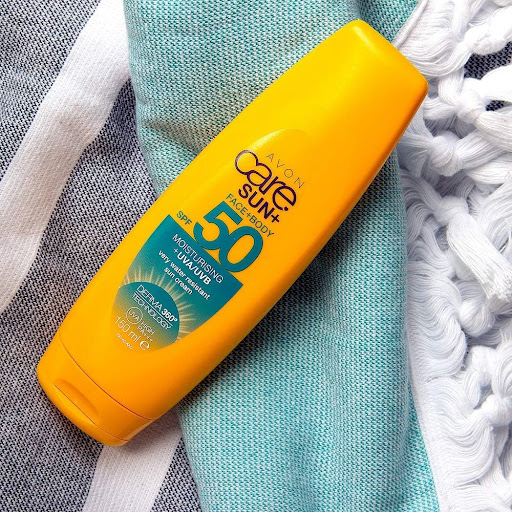 کرم ضد آفتاب و مرطوب کننده صورت و بدن آون Avon ‌مدل +Care Sun با spf 50 حجم 135میلی
