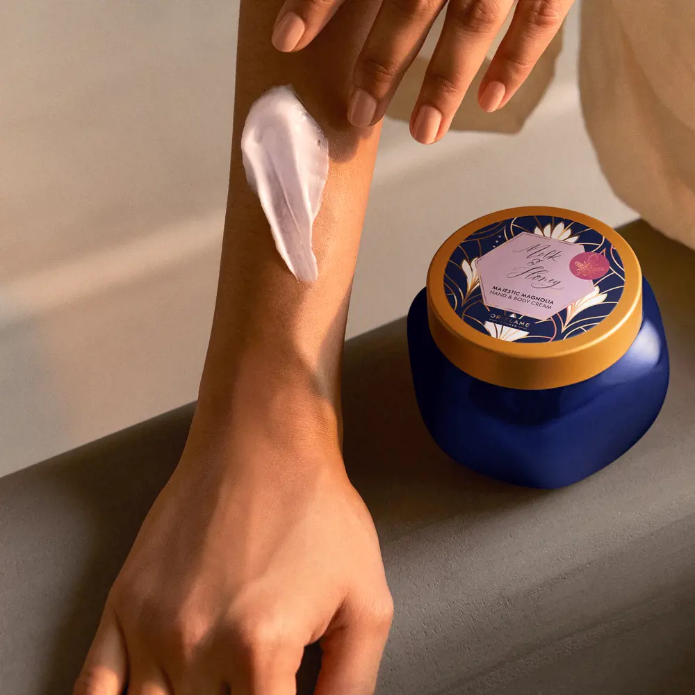 کرم کاسه ای دست و بدن شیر و عسل با رایحه لوکس مگنولیا 47536 _ 250میل