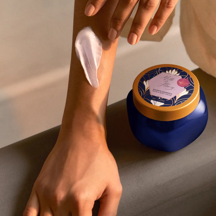 کرم کاسه ای دست و بدن شیر و عسل با رایحه لوکس مگنولیا 47536 _ 250میل